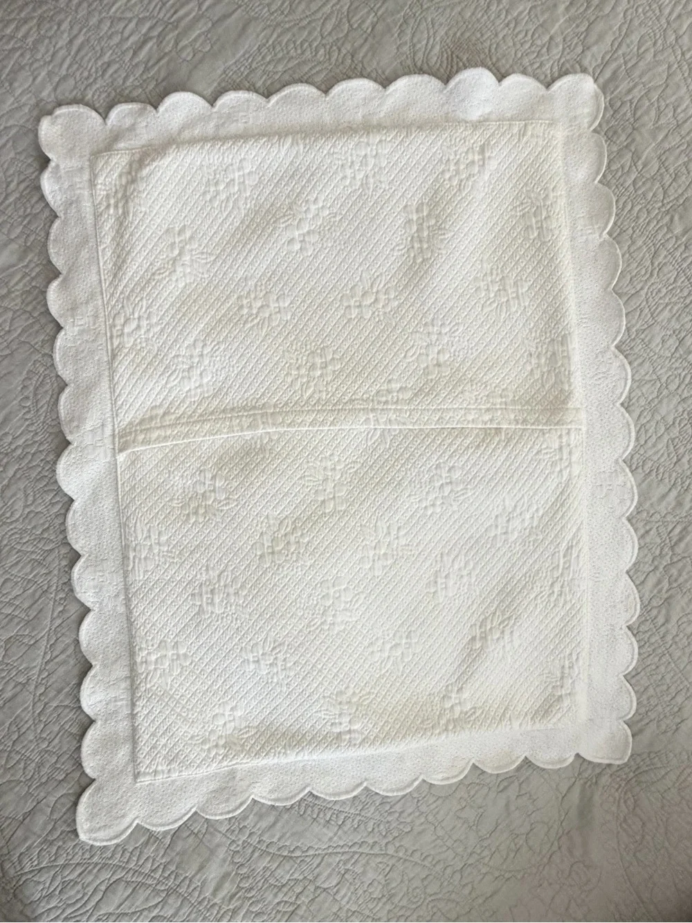 White Quilted Scalloped Edge Pillow Shams - 2 Standard size